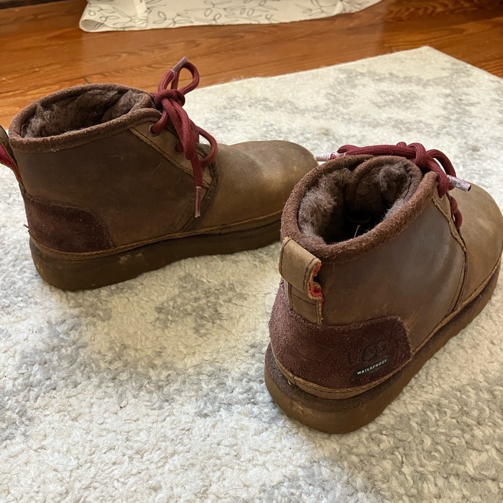 UGG Kids Brown Leather Lace-Up Boots with Red Laces - Picture 3 of 5